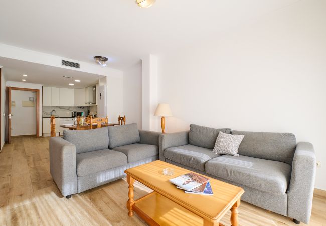 Apartamento en Lloret de Mar - 2STACRIS06 - Acogedor apartamento para 6 personas con terraza situado en Lloret de Mar (Fenals), cerca de la playa y del centro. Apartamento en Lloret de Mar - 2STACRIS06 - Acogedor apartamento para 6 personas con terraza situado en Lloret de Mar (Fenals), cerca de la playa y del centro.