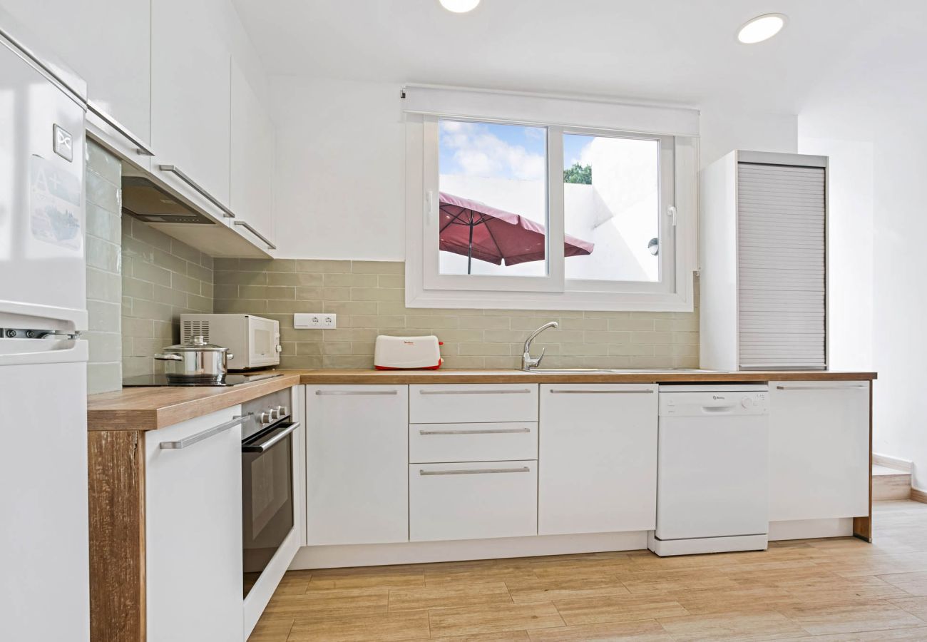 Apartamento en Llafranc - 1SICA 01 - Espacioso y moderno apartamento totalmente renovado en planta baja situado en el centro de Llafranc, sólo 100m de  la playa