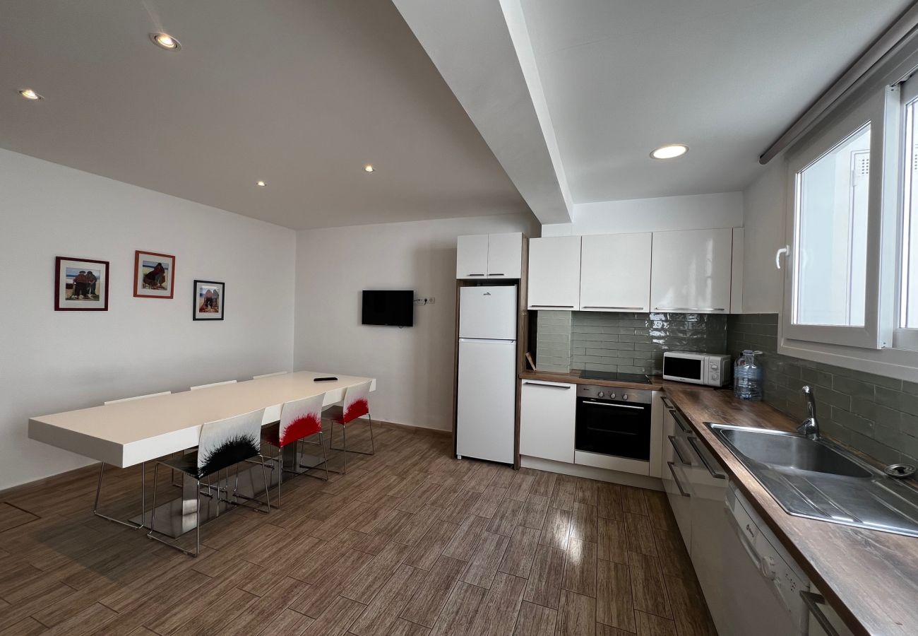 Apartamento en Llafranc - 1SICA 01 - Espacioso y moderno apartamento totalmente renovado en planta baja situado en el centro de Llafranc, sólo 100m de  la playa