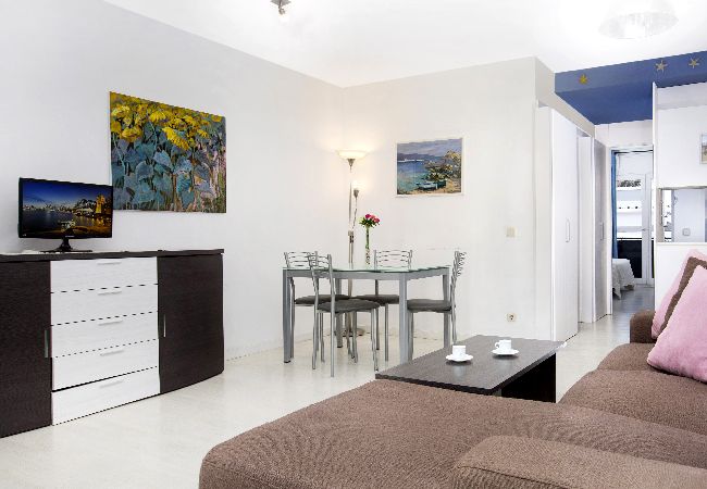 Apartamento en Calella de Palafrugell - 1SOLIVE - Apartamento con amplia terraza a tan sólo 100m de la playa de Calella de Palafrugell