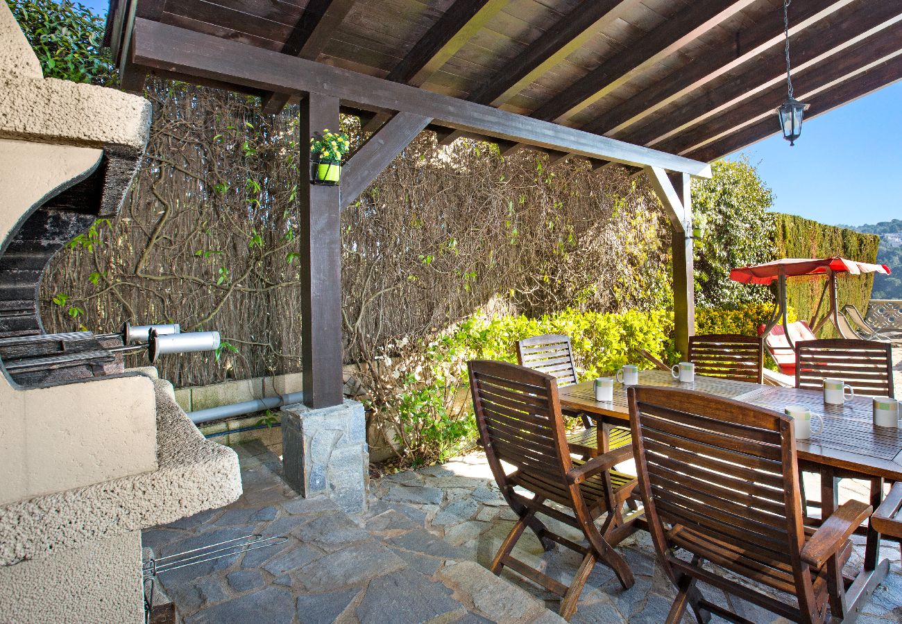 Villa en Lloret de Mar - 2SOPH01 - Acogedora casa con piscina privada para 8 personas situada en una zona residencial muy tranquila.