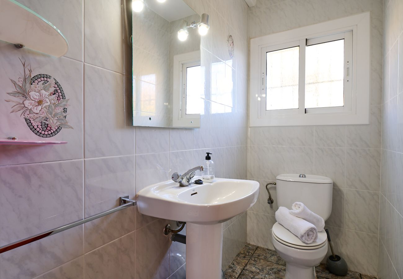 Villa en Lloret de Mar - 2SOPH01 - Acogedora casa con piscina privada para 8 personas situada en una zona residencial muy tranquila.