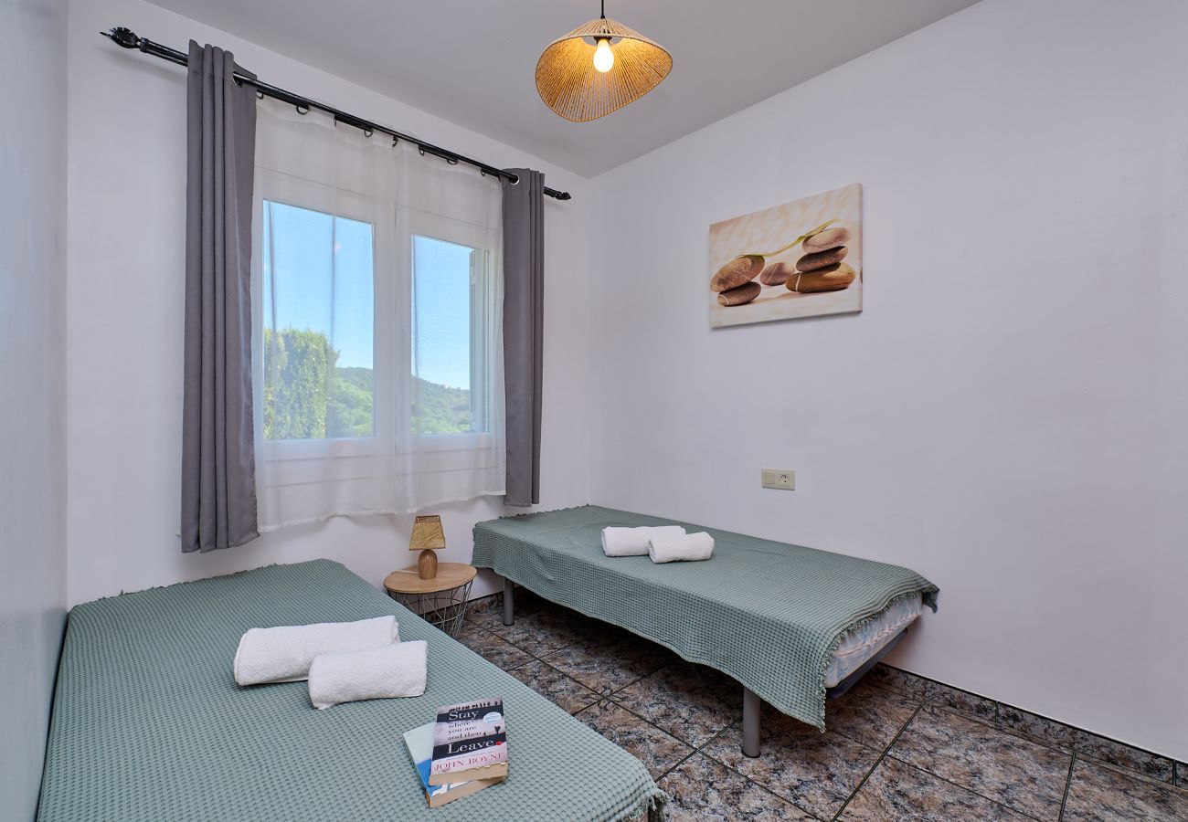 Villa en Lloret de Mar - 2SOPH01 - Acogedora casa con piscina privada para 8 personas situada en una zona residencial muy tranquila.