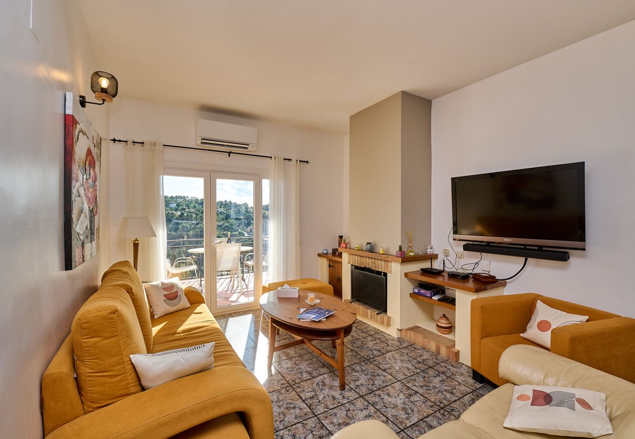 Villa en Lloret de Mar - 2SOPH01 - Acogedora casa con piscina privada para 8 personas situada en una zona residencial muy tranquila.