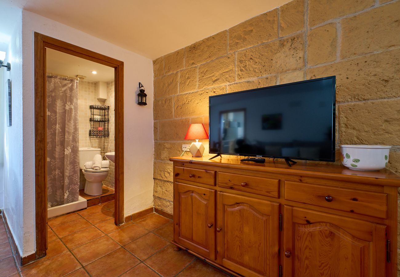 Villa en Lloret de Mar - 2SOPH01 - Acogedora casa con piscina privada para 8 personas situada en una zona residencial muy tranquila.