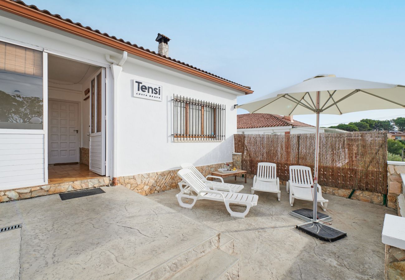 Villa en Blanes - 2TEN01 - Casa para 10 personas con piscina privada situada cerca de la playa y del centro de Blanes