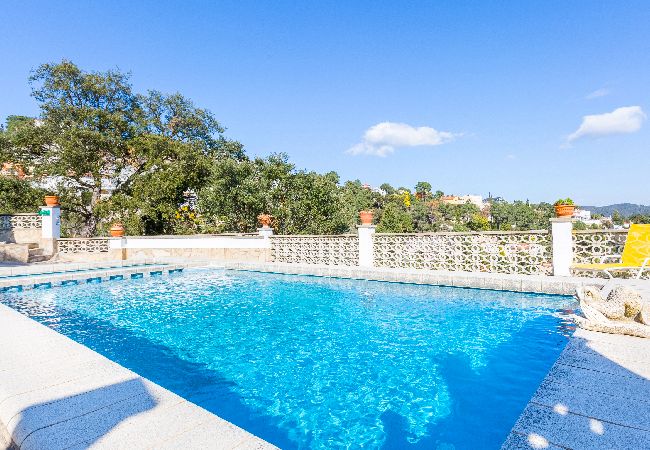 Villa en Lloret de Mar - 2TER01 - Casa de 3 habitaciones con piscina privada situada en una zona residencial muy tranquila a 7 kms de la playa de Lloret de Mar 