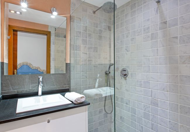 Apartamento en Blanes -  2SAP1 - Precioso apartamento para 6 personas situado en el centro de Blanes en primera línea de mar con magnificas vistas al mar.  Apartamento en Blanes -  2SAP1 - Precioso apartamento para 6 personas situado en el centro de Blanes en primera línea de mar con magnificas vistas al mar.