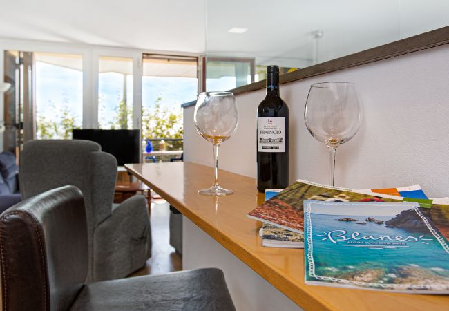 Apartamento en Blanes -  2SAP1 - Precioso apartamento para 6 personas situado en el centro de Blanes en primera línea de mar con magnificas vistas al mar.  Apartamento en Blanes -  2SAP1 - Precioso apartamento para 6 personas situado en el centro de Blanes en primera línea de mar con magnificas vistas al mar.