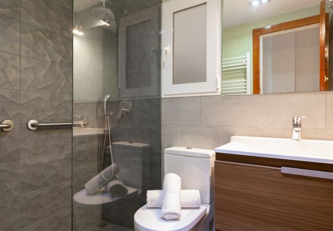 Apartamento en Blanes -  2SAP1 - Precioso apartamento para 6 personas situado en el centro de Blanes en primera línea de mar con magnificas vistas al mar.  Apartamento en Blanes -  2SAP1 - Precioso apartamento para 6 personas situado en el centro de Blanes en primera línea de mar con magnificas vistas al mar.