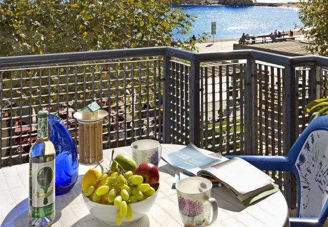 Apartamento en Blanes -  2SAP1 - Precioso apartamento para 6 personas situado en el centro de Blanes en primera línea de mar con magnificas vistas al mar.  Apartamento en Blanes -  2SAP1 - Precioso apartamento para 6 personas situado en el centro de Blanes en primera línea de mar con magnificas vistas al mar.