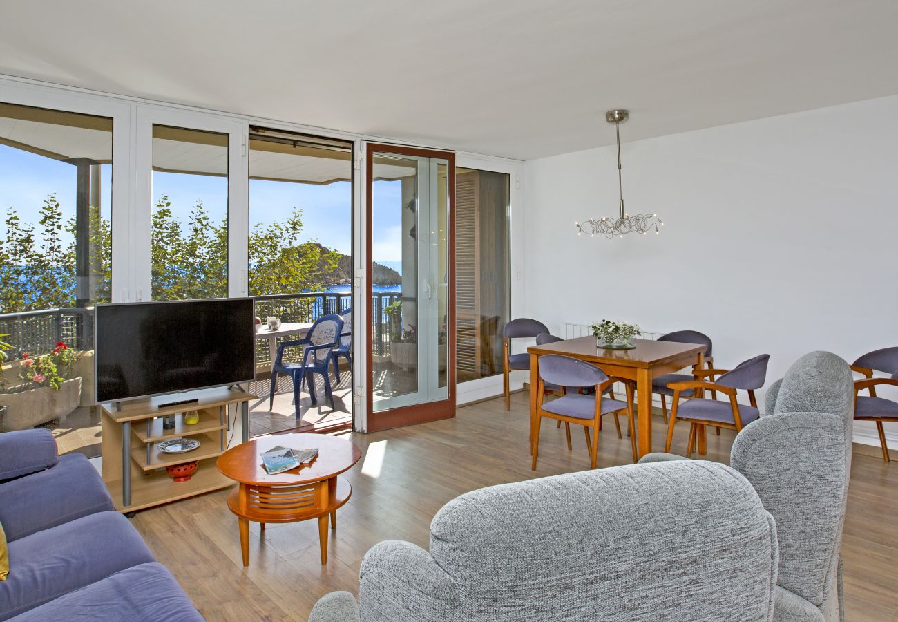 Apartamento en Blanes -  2SAP1 - Precioso apartamento para 6 personas situado en el centro de Blanes en primera línea de mar con magnificas vistas al mar. 