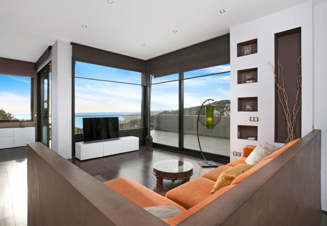 Villa en Lloret de Mar - 2CAST01 - Espectacular casa con piscina privada e impresionantes vistas al mar situada en una zona residencial tranquila a tan sólo 3 km de la playa. Villa en Lloret de Mar - 2CAST01 - Espectacular casa con piscina privada e impresionantes vistas al mar situada en una zona residencial tranquila a tan sólo 3 km de la playa.