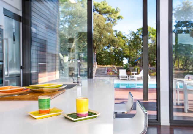 Villa en Lloret de Mar - 2CAST01 - Espectacular casa con piscina privada e impresionantes vistas al mar situada en una zona residencial tranquila a tan sólo 3 km de la playa. Villa en Lloret de Mar - 2CAST01 - Espectacular casa con piscina privada e impresionantes vistas al mar situada en una zona residencial tranquila a tan sólo 3 km de la playa.