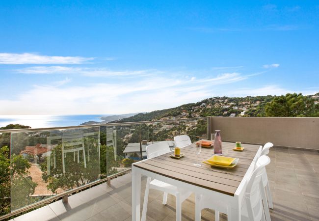 Villa en Lloret de Mar - 2CAST01 - Espectacular casa con piscina privada e impresionantes vistas al mar situada en una zona residencial tranquila a tan sólo 3 km de la playa. Villa en Lloret de Mar - 2CAST01 - Espectacular casa con piscina privada e impresionantes vistas al mar situada en una zona residencial tranquila a tan sólo 3 km de la playa.