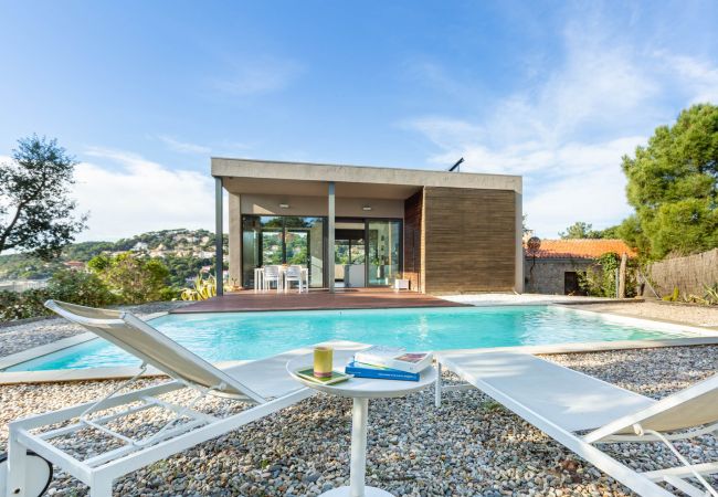 Villa en Lloret de Mar - 2CAST01 - Espectacular casa con piscina privada e impresionantes vistas al mar situada en una zona residencial tranquila a tan sólo 3 km de la playa. Villa en Lloret de Mar - 2CAST01 - Espectacular casa con piscina privada e impresionantes vistas al mar situada en una zona residencial tranquila a tan sólo 3 km de la playa.