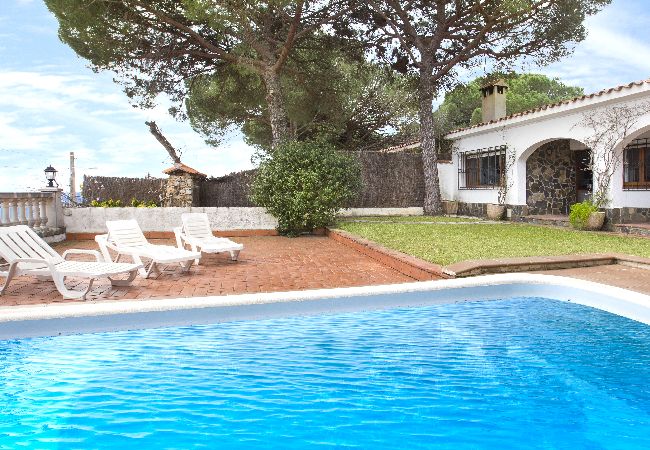Villa en Lloret de Mar - 2MTC - Casa con piscina privada y vistas al mar situada en una zona residencial tranquila a tan sólo 3 km de la bonita playa de Canyelles