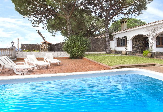 Villa en Lloret de Mar - 2MTC - Casa con piscina privada y vistas al mar situada en una zona residencial tranquila a tan sólo 3 km de la bonita playa de Canyelles Villa en Lloret de Mar - 2MTC - Casa con piscina privada y vistas al mar situada en una zona residencial tranquila a tan sólo 3 km de la bonita playa de Canyelles