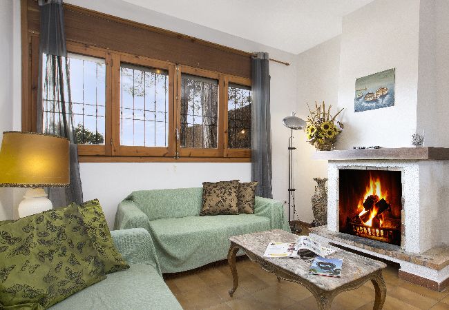 Villa en Lloret de Mar - 2MTC - Casa con piscina privada y vistas al mar situada en una zona residencial tranquila a tan sólo 3 km de la bonita playa de Canyelles Villa en Lloret de Mar - 2MTC - Casa con piscina privada y vistas al mar situada en una zona residencial tranquila a tan sólo 3 km de la bonita playa de Canyelles