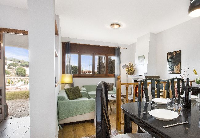 Villa en Lloret de Mar - 2MTC - Casa con piscina privada y vistas al mar situada en una zona residencial tranquila a tan sólo 3 km de la bonita playa de Canyelles Villa en Lloret de Mar - 2MTC - Casa con piscina privada y vistas al mar situada en una zona residencial tranquila a tan sólo 3 km de la bonita playa de Canyelles