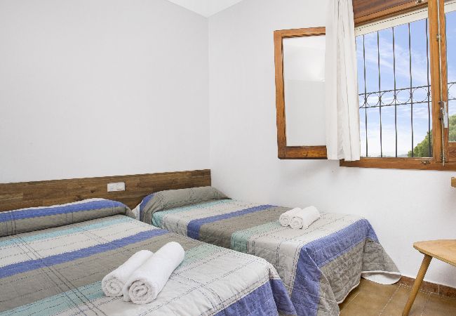 Villa en Lloret de Mar - 2MTC - Casa con piscina privada y vistas al mar situada en una zona residencial tranquila a tan sólo 3 km de la bonita playa de Canyelles Villa en Lloret de Mar - 2MTC - Casa con piscina privada y vistas al mar situada en una zona residencial tranquila a tan sólo 3 km de la bonita playa de Canyelles