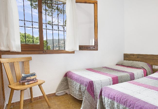 Villa en Lloret de Mar - 2MTC - Casa con piscina privada y vistas al mar situada en una zona residencial tranquila a tan sólo 3 km de la bonita playa de Canyelles Villa en Lloret de Mar - 2MTC - Casa con piscina privada y vistas al mar situada en una zona residencial tranquila a tan sólo 3 km de la bonita playa de Canyelles