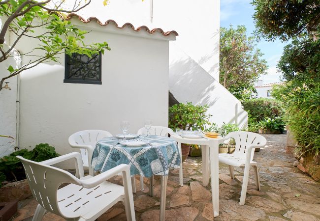 Apartamento en Calella de Palafrugell - 1AUR 01 - Apartamento de dos dormitorios con terraza cerca de la playa de Calella de Palafrugell Apartamento en Calella de Palafrugell - 1AUR 01 - Apartamento de dos dormitorios con terraza cerca de la playa de Calella de Palafrugell