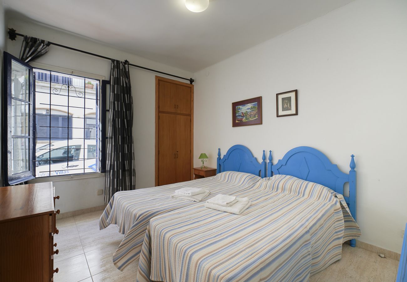 Apartamento en Calella de Palafrugell - 1AUR 01 - Apartamento de dos dormitorios con terraza cerca de la playa de Calella de Palafrugell