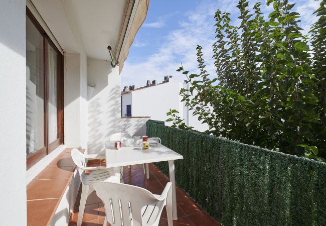Apartamento en Calella de Palafrugell - 1 LLAD 2 - Apartamento con terraza cerca de la playa de Calella de Palafrugell Apartamento en Calella de Palafrugell - 1 LLAD 2 - Apartamento con terraza cerca de la playa de Calella de Palafrugell
