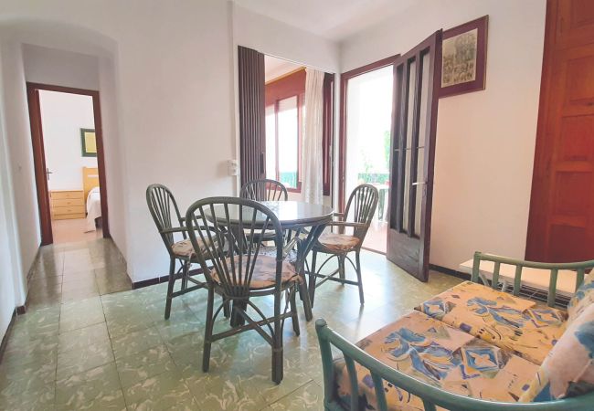 Apartamento en Calella de Palafrugell - 1 LLAD 2 - Apartamento con terraza cerca de la playa de Calella de Palafrugell Apartamento en Calella de Palafrugell - 1 LLAD 2 - Apartamento con terraza cerca de la playa de Calella de Palafrugell