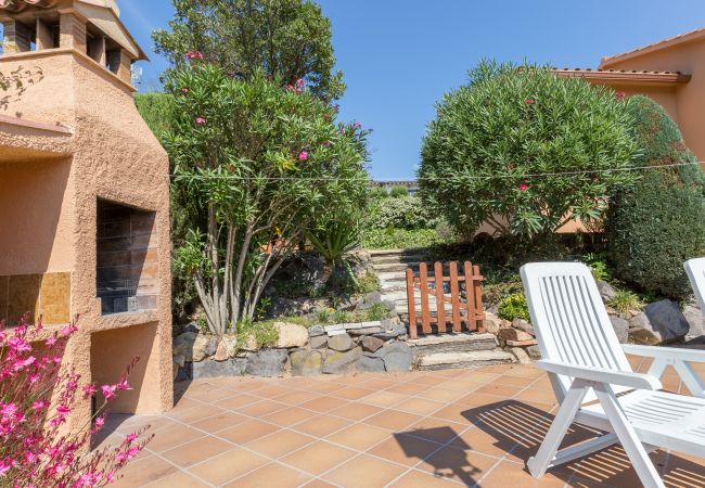 Villa en Vidreres - 2CIP01-14pax - Casa con capacidad para 14 personas y piscina privada situada en una zona tranquila Villa en Vidreres - 2CIP01-14pax - Casa con capacidad para 14 personas y piscina privada situada en una zona tranquila