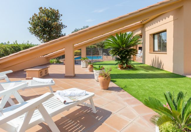 Villa en Vidreres - 2CIP01-14pax - Casa con capacidad para 14 personas y piscina privada situada en una zona tranquila Villa en Vidreres - 2CIP01-14pax - Casa con capacidad para 14 personas y piscina privada situada en una zona tranquila