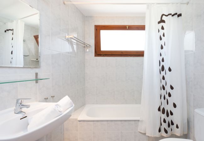 Villa en Vidreres - 2CIP01-14pax - Casa con capacidad para 14 personas y piscina privada situada en una zona tranquila Villa en Vidreres - 2CIP01-14pax - Casa con capacidad para 14 personas y piscina privada situada en una zona tranquila