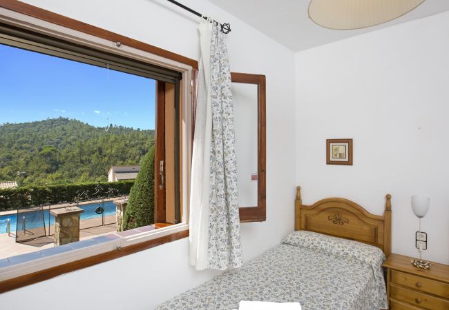 Villa en Vidreres - 2CIP01-14pax - Casa con capacidad para 14 personas y piscina privada situada en una zona tranquila Villa en Vidreres - 2CIP01-14pax - Casa con capacidad para 14 personas y piscina privada situada en una zona tranquila