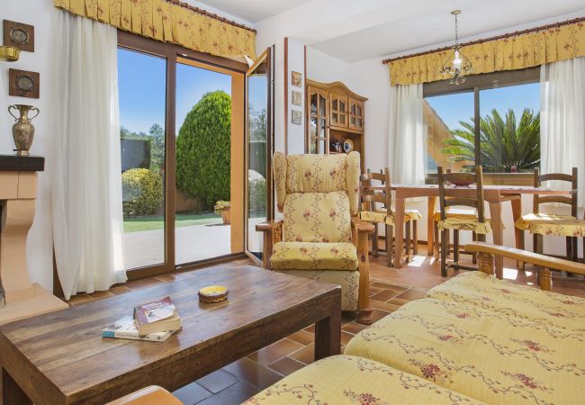 Villa en Vidreres - 2CIP01-14pax - Casa con capacidad para 14 personas y piscina privada situada en una zona tranquila Villa en Vidreres - 2CIP01-14pax - Casa con capacidad para 14 personas y piscina privada situada en una zona tranquila