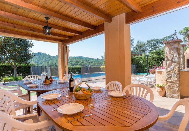 Villa en Vidreres - 2CIP01-14pax - Casa con capacidad para 14 personas y piscina privada situada en una zona tranquila Villa en Vidreres - 2CIP01-14pax - Casa con capacidad para 14 personas y piscina privada situada en una zona tranquila