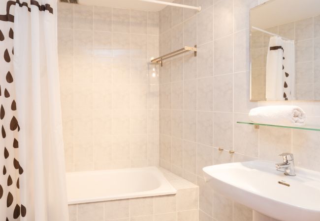 Villa en Vidreres - 2CIP01-14pax - Casa con capacidad para 14 personas y piscina privada situada en una zona tranquila Villa en Vidreres - 2CIP01-14pax - Casa con capacidad para 14 personas y piscina privada situada en una zona tranquila