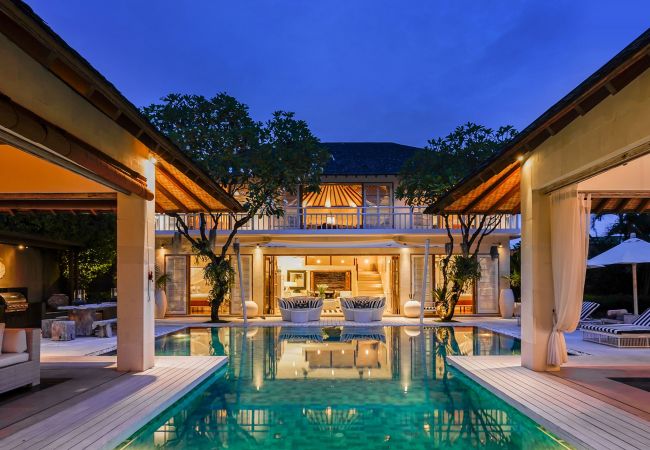 Villa en Seminyak -  Jajaliluna-  Casa de lujo cerca de la playa en Bali Villa en Seminyak -  Jajaliluna-  Casa de lujo cerca de la playa en Bali