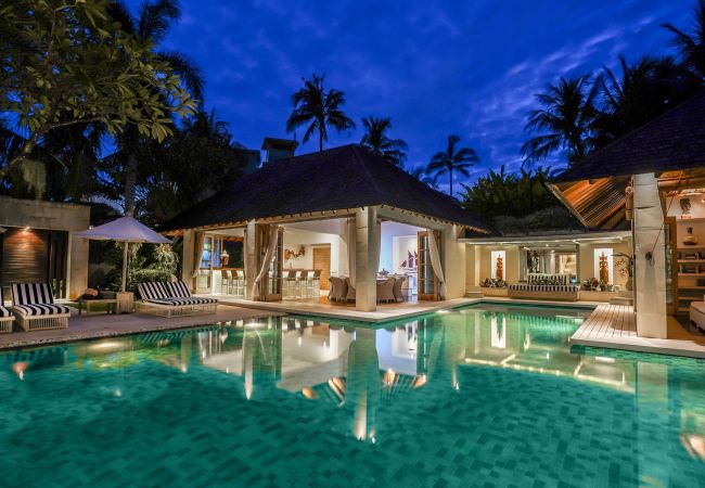 Villa en Seminyak -  Jajaliluna-  Casa de lujo cerca de la playa en Bali Villa en Seminyak -  Jajaliluna-  Casa de lujo cerca de la playa en Bali