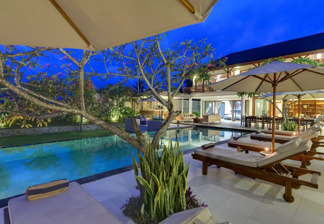 Villa en Manggis - Asada - Villa con piscina cerca de la playa en Bali