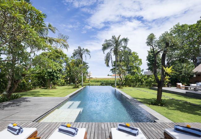 Villa en Mengwi - Bangkuang - Villa con piscina cerca de la playa de Bali Villa en Mengwi - Bangkuang - Villa con piscina cerca de la playa de Bali