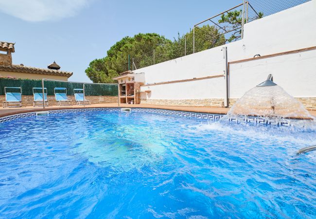 Villa en Blanes - 2MARINA01 - Casa con piscina privada en zona residencial