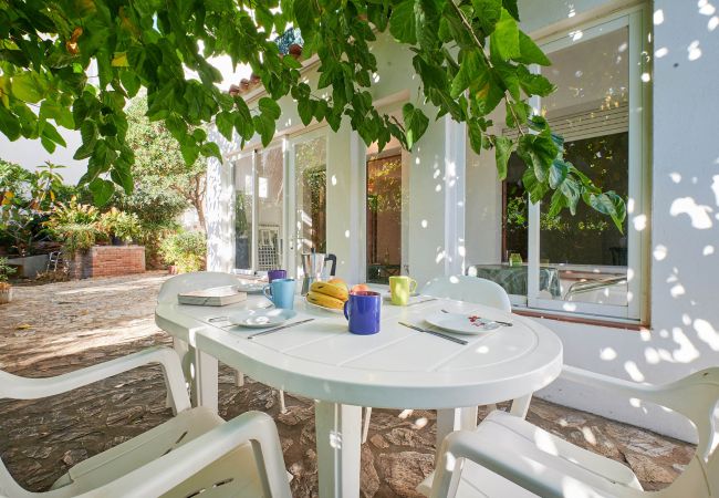 Apartamento en Calella de Palafrugell - 1LLAD - PL Apartamento con terraza cerca la playa de Calella de Palafrugell Apartamento en Calella de Palafrugell - 1LLAD - PL Apartamento con terraza cerca la playa de Calella de Palafrugell