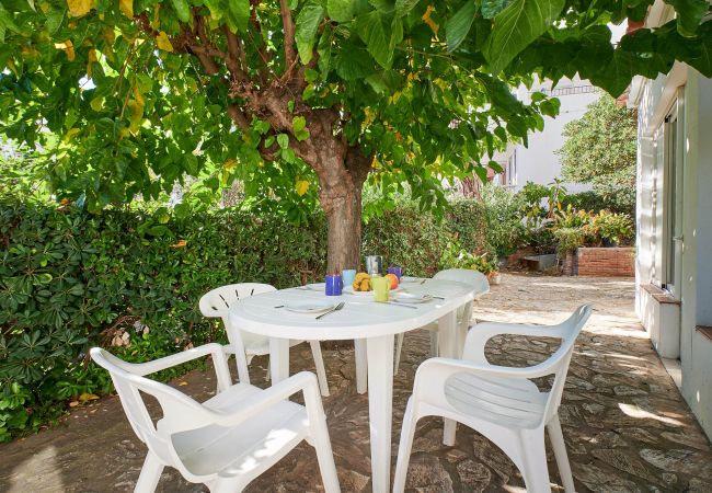 Apartamento en Calella de Palafrugell - 1LLAD - PL Apartamento con terraza cerca la playa de Calella de Palafrugell Apartamento en Calella de Palafrugell - 1LLAD - PL Apartamento con terraza cerca la playa de Calella de Palafrugell