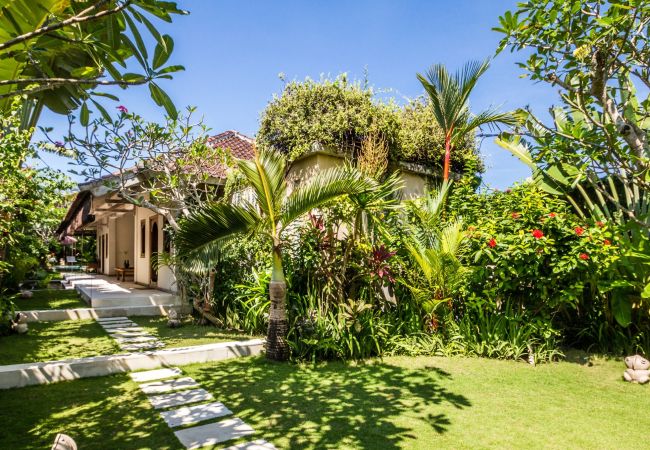 Villa en Canggu - Gembira - Casa de 2 habitaciones con piscina cerca de la playa de Bal