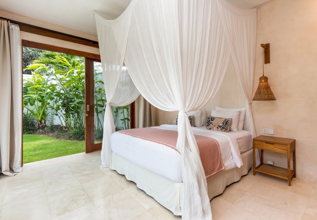 Villa en Kerobokan - Alea Estate- Espectacular casa de 18 personas con piscina en Bali Villa en Kerobokan - Alea Estate- Espectacular casa de 18 personas con piscina en Bali