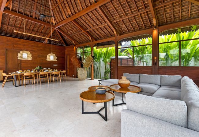 Villa en Kerobokan - Alea Estate- Espectacular casa de 18 personas con piscina en Bali Villa en Kerobokan - Alea Estate- Espectacular casa de 18 personas con piscina en Bali