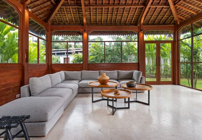 Villa en Kerobokan - Alea Estate- Espectacular casa de 18 personas con piscina en Bali Villa en Kerobokan - Alea Estate- Espectacular casa de 18 personas con piscina en Bali