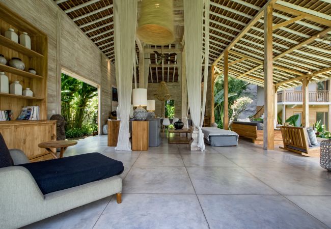 Villa en Kerobokan - Alea Estate- Espectacular casa de 18 personas con piscina en Bali Villa en Kerobokan - Alea Estate- Espectacular casa de 18 personas con piscina en Bali