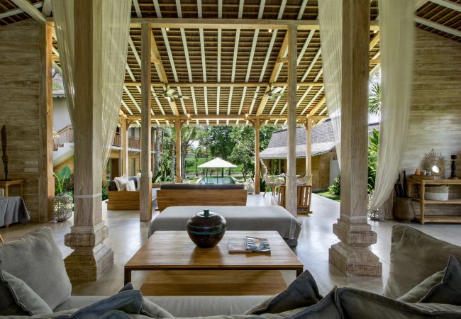 Villa en Kerobokan - Alea Estate- Espectacular casa de 18 personas con piscina en Bali Villa en Kerobokan - Alea Estate- Espectacular casa de 18 personas con piscina en Bali